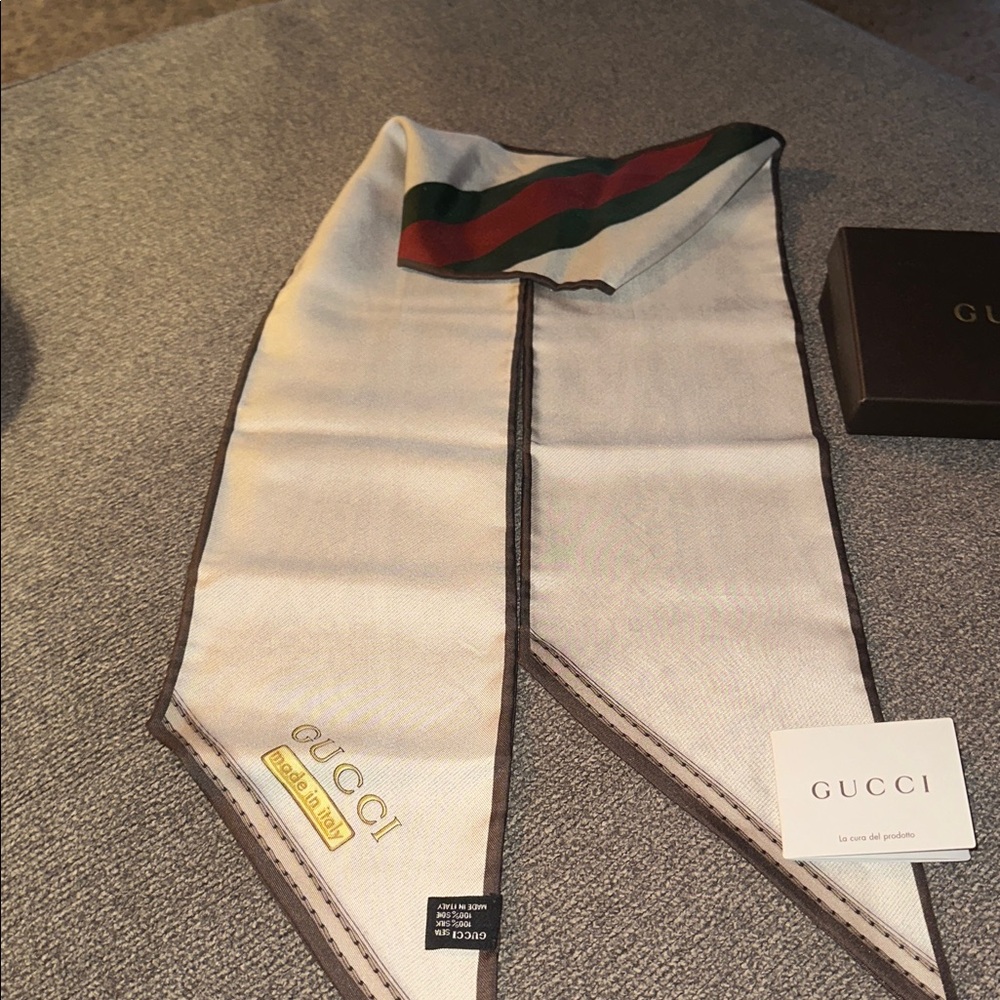 GUCCI ❤️ Scarf Bandana GG Pattern Brown/ Cream Zipper Pattern.  Pre❤️Loved - Picture 4 of 9